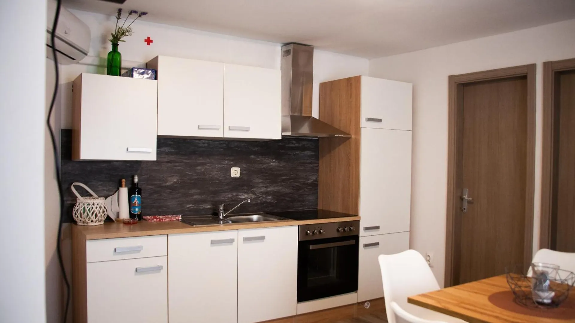 Portside House-Apartments Kastela Croatia