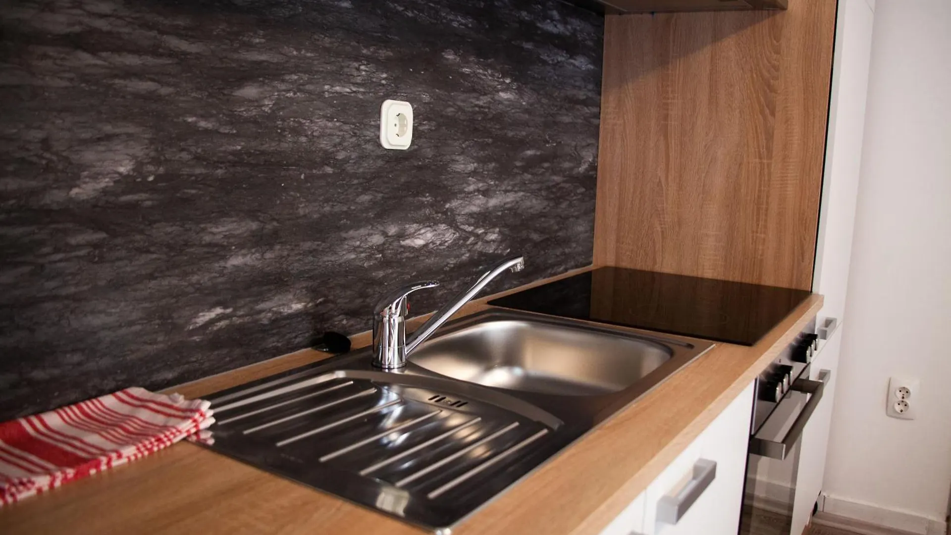 Apartment Portside House-Apartments Kastela