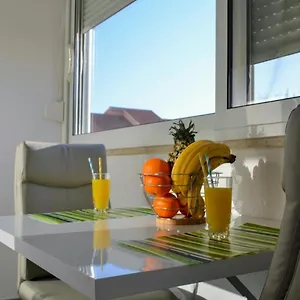 Mihaela Apartmans 150m Near The Kastela