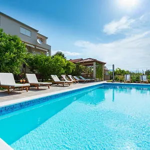 Apartament Duje, Kaštela